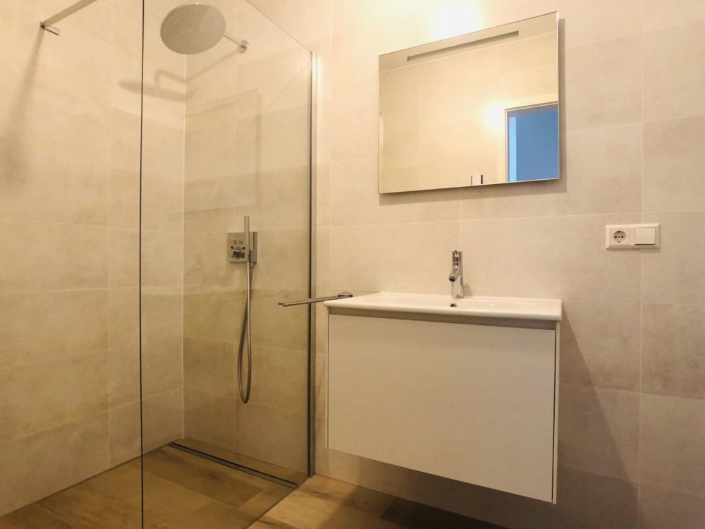 7__690db7061a3dc9_65909990-1