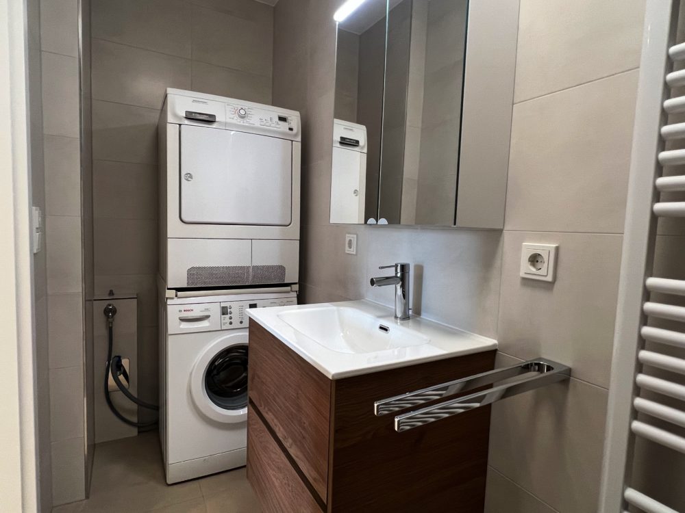 8__690da4989bc459_46750916-2