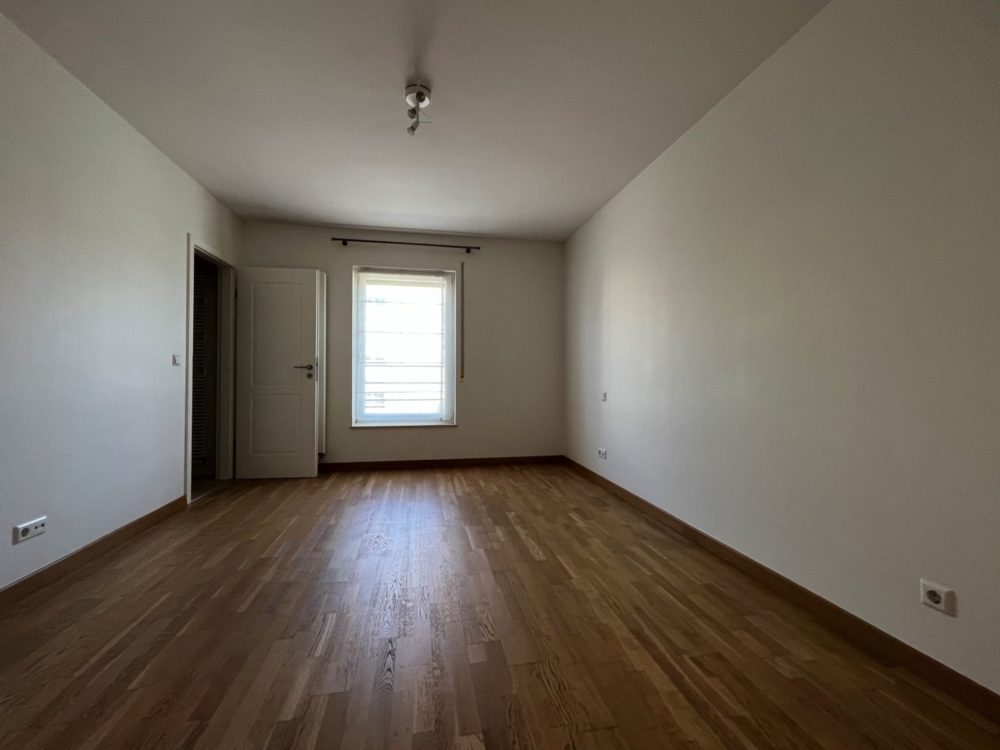 10__696e585407a280_18295993-1