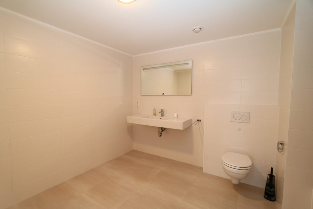 12__6994472615a588_63533232-1