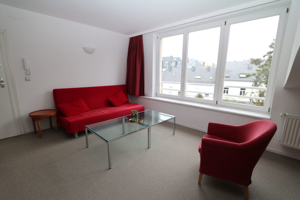 1__6985a272bb28b9_90443587-1