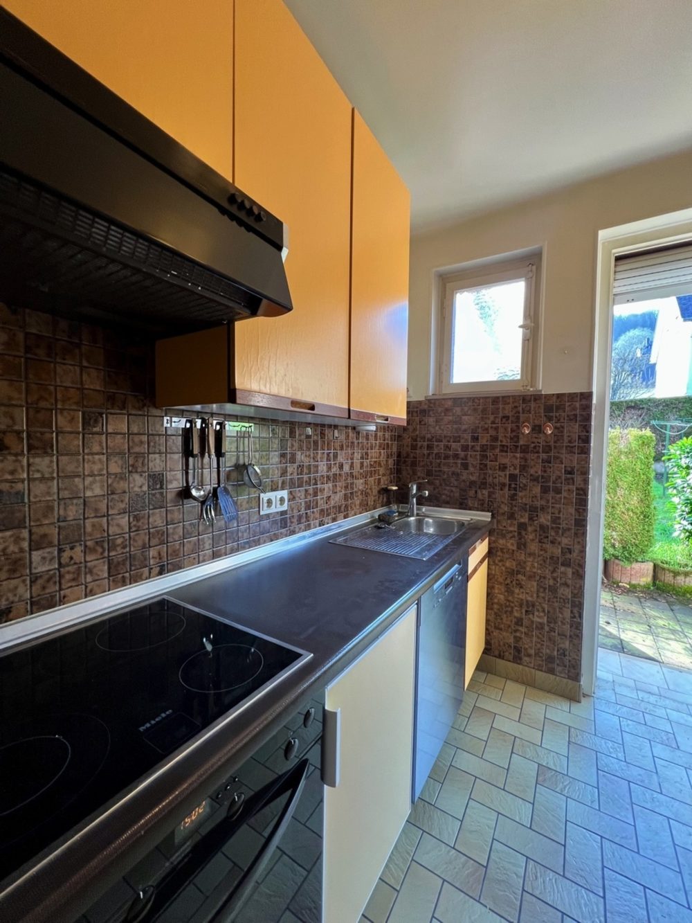 5__69a1b9c9f3b3b2_06504518-1