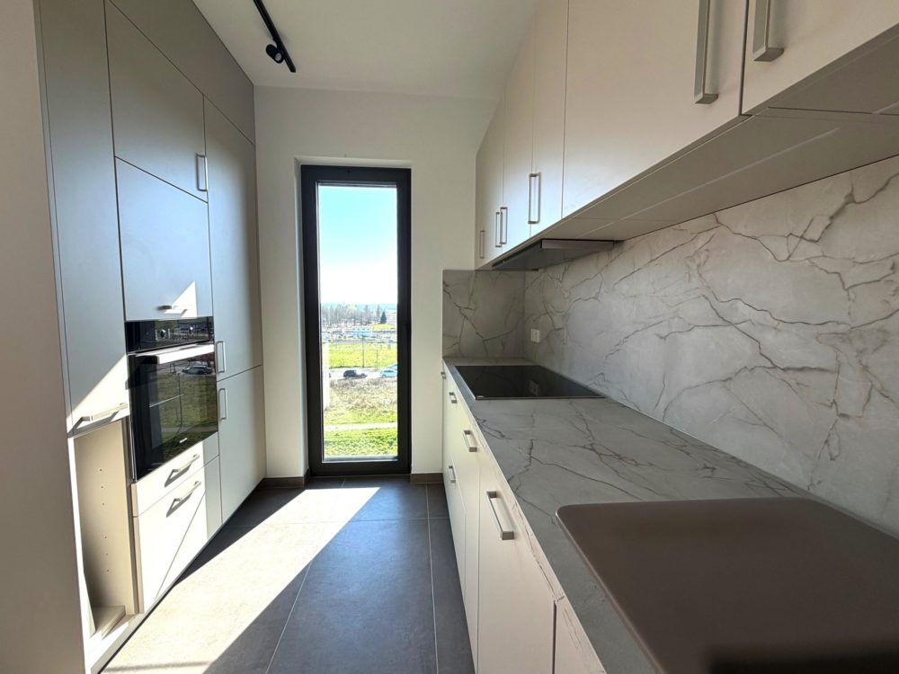 9__69bc0c01ab8ec9_72520210-1